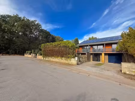 maison 4 façades à l’orée d’un bois dans une voie sans issue