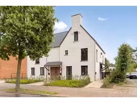 luxueus appartement met prive tuin  terras en garage voor...