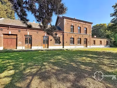 bâtiment historique dans un cadre idyllique à villers/lesse