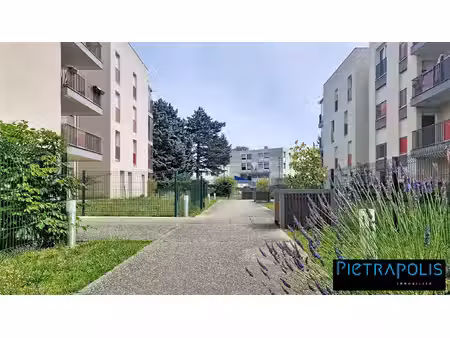 t2   terrasse et jardin privatif