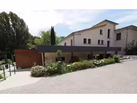 a vendre en drôme provençale un hôtel restaurant magnifique ( 4 étoiles ) niché dans un ha