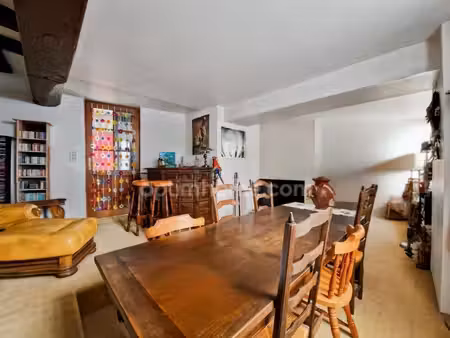 maison de ville d'environ 100m²  6 pièces dont deux chambres  cour avec accès véhicule à l