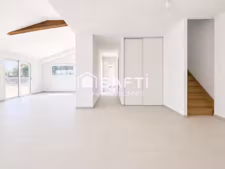 maison de ville rénovée avec extérieur