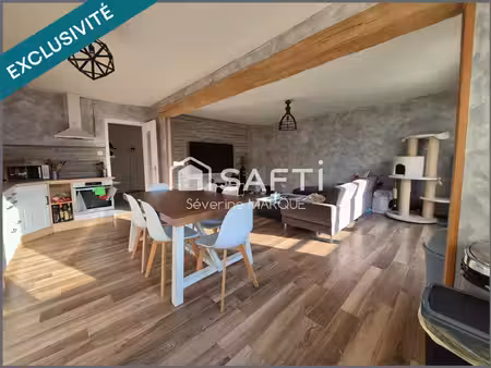 maison de village avec garage et jardin.