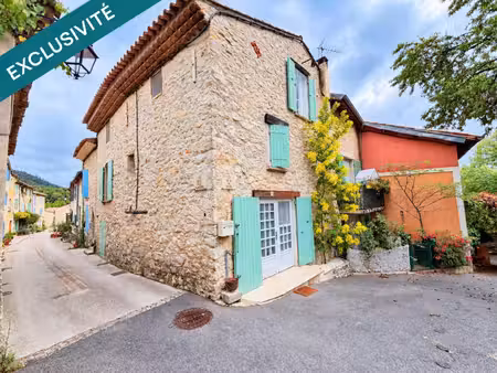 une maison de village en pierre  un jardin à part… et toute l’âme du luberon