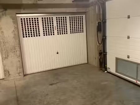 box garage fermé à louer à nivelles - rue ste barbe