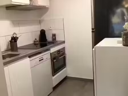location meublée appartement 1 pièce 28 m² à vitrolles (13127)  700 €