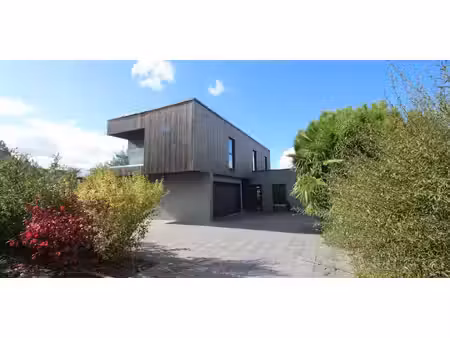 maison contemporaine avec jardin et terrasse tourmignies (59)