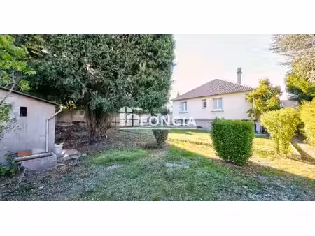 maison 2 chambres avec sous-sol total et terrain de près de 600 m²