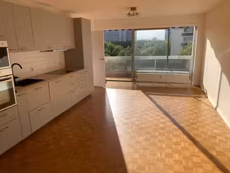 lumineux 2 chambres  terrasse avec jolie vue sur jardins