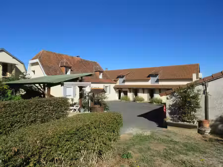 propriété dont 2 maisons (380 m2 habitables)  parc de 2 70 h