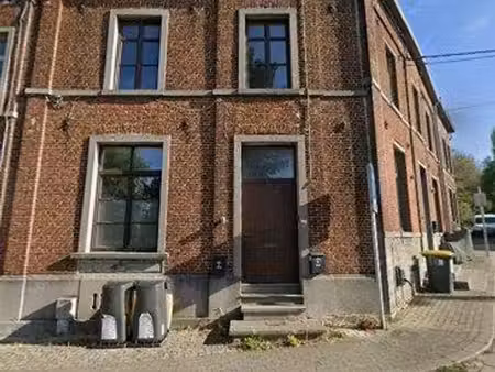 maison d'habitation contenant deux unités d'habitation