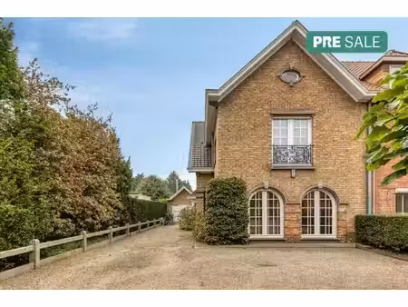 charmante et spacieuse maison à vendre à sint-michiels