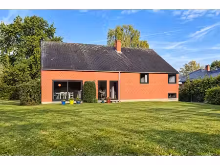 villa d’architecte 4 façades avec vaste jardin