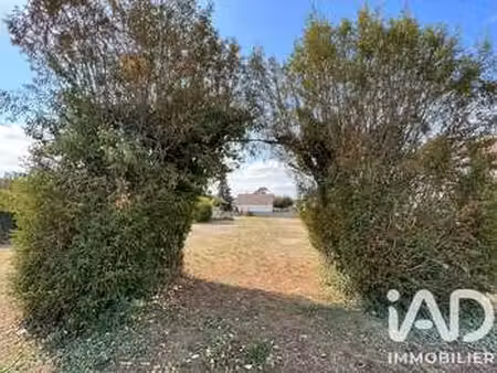 vente terrain à saint-amand-montrond (18200) : à vendre / 1040m² saint-amand-montrond