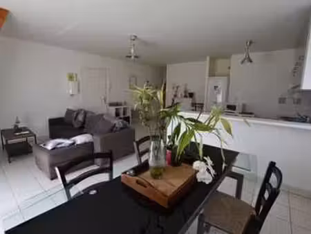 location appartement 3 pièces à saint-méen-le-grand (35290) : à louer 3 pièces / 65m² sain
