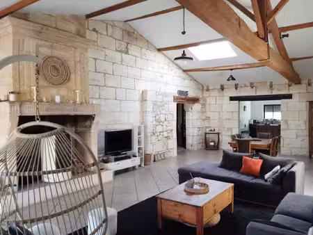 maison 6 pièces de 203m2 sur 1200m2 de terrain piscinable.
