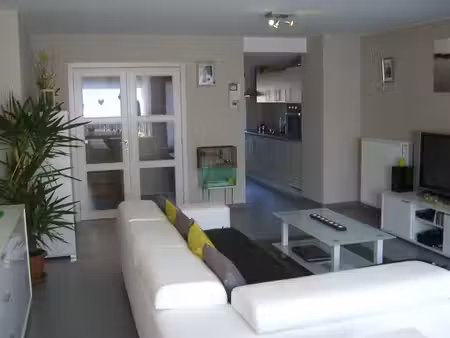 appartement lumineux avec garage et terrasse à izegem