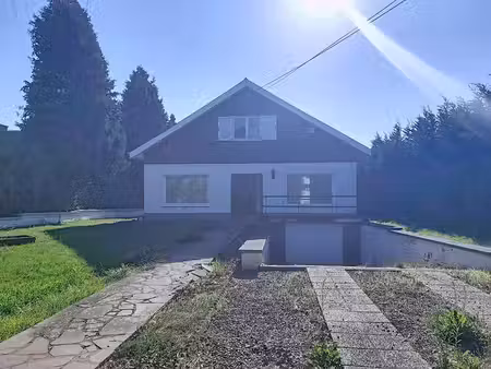 villa quatre chambres avec garage et jardin à rénover