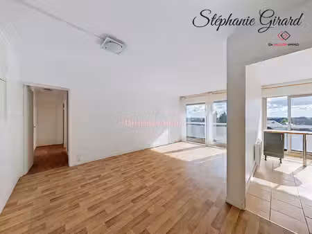 beaugency - appartement 3 pièces de 61 m² avec balcon et parking privatif