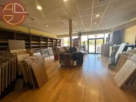 location local commercial