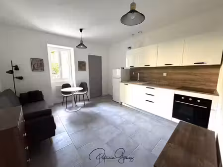 appartement t2 meublé rénové en rdc dans résidence sécurisée