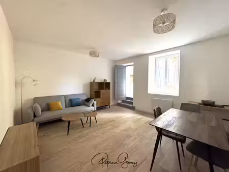 appartement t2 meublé rénové en rdc dans résidence sécurisée