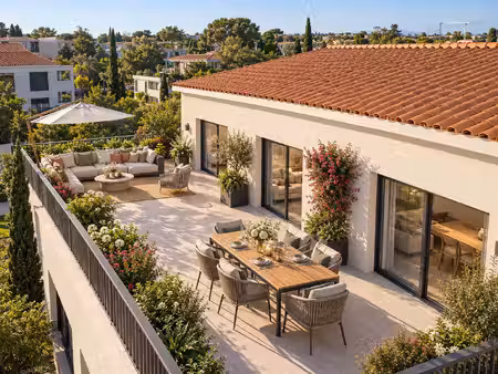 retour à la vente : immense t4 au dernier etage avec tres grande terrasse de 72 m2 !!! con
