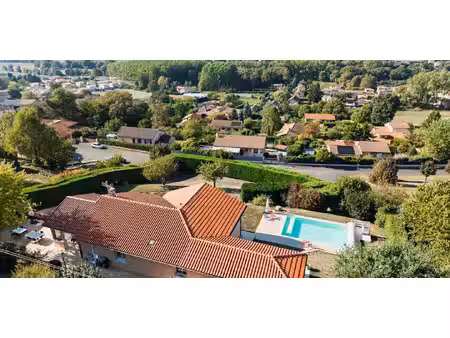 maison avec piscine et jardin saint-didier-de-formans (01)
