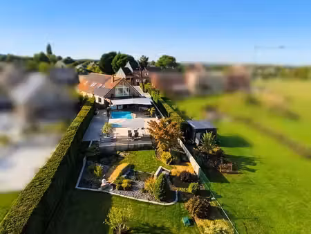 propriété d’exception avec piscine sur ± 24 ares