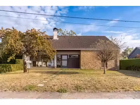 spacieuse maison 4 façades à vendre à buzenol (étalle) – 4 c