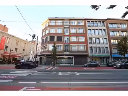 ruim 2-slaapkamerappartement in grootschalig gebouw met l...