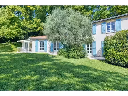 maison 6 pièces  garages  jardin paysagé avec piscine sain