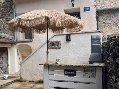charmante maison en pierre rénovée et meublée avec terrasse