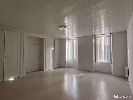 appartement rdc- 2 pièces- libre - chateauneuf