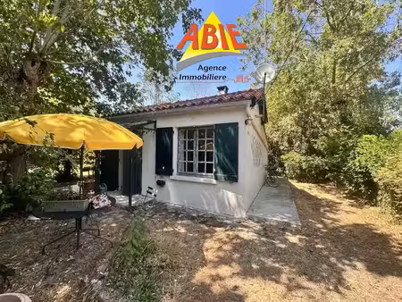 charmante maison au coeur du marais  au bord de l’eau
