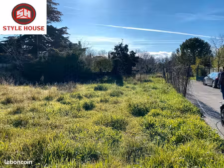 terrain centre château gombert 450m²