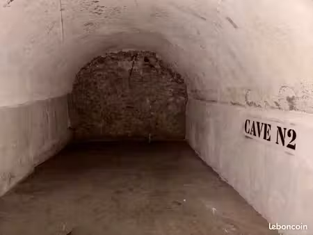 à louer : caves de stockage - centre historique d'aix-en-provence