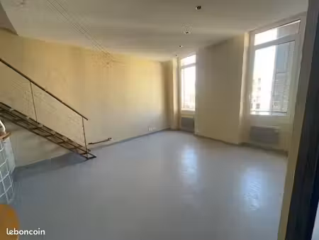t2 avec mezzanine  rue francois taddei - lc 38.30