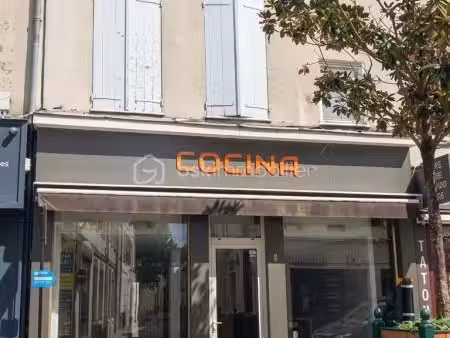 immeuble de 182 m² en centre-ville de sens – local commercial et appartement f3 loué
