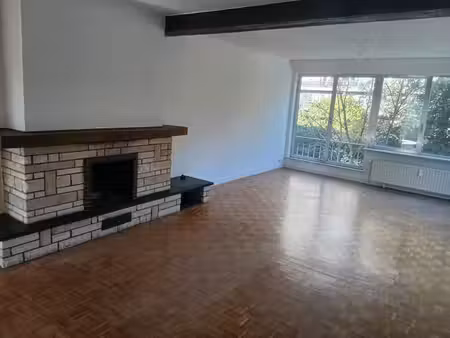 appartement 2 chambres avec cheminée et balcon