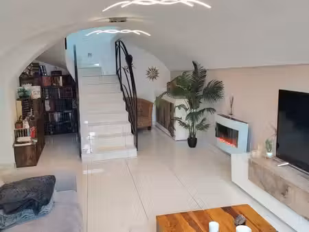maison atypique de charme – 81 m² – cour privative – au calme
