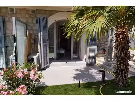 à louer – charmant 2 pièces avec jardin privatif – villefranche-sur-mer