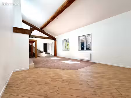 belle maison de village saint-laurent-d'agny