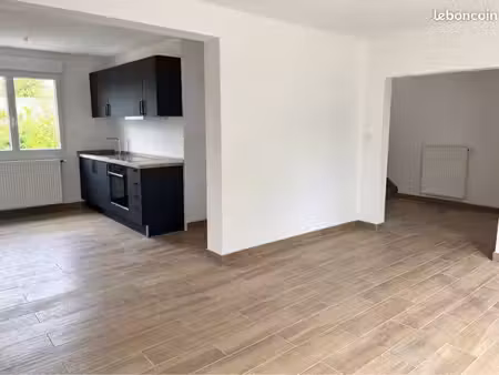 maison traversante entièrement rénovée avec 3 chambres  garage et jardin – quartier peynev