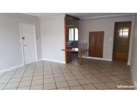 maison au calme sur la place