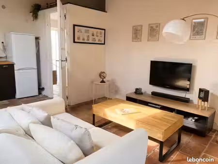 charmant pied-à-terre situé dans le cœur historique d’agde  au bord de l’hérault
