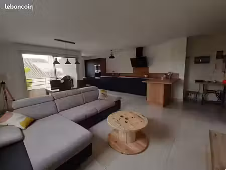 t4 meublé 90 m² – 3 chambres – 2 parkings privés – balcon – résidence sécurisée