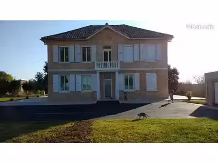 maison de maître rénovée de 250 m² 7 chambres  3 suites parc arboré de 2 700 m²