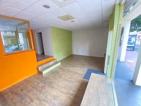local commercial 60 m²
